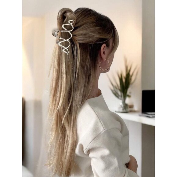 METAL SQUIGGLE CLAW CLIP (GOLD) - Picture 2 of 5